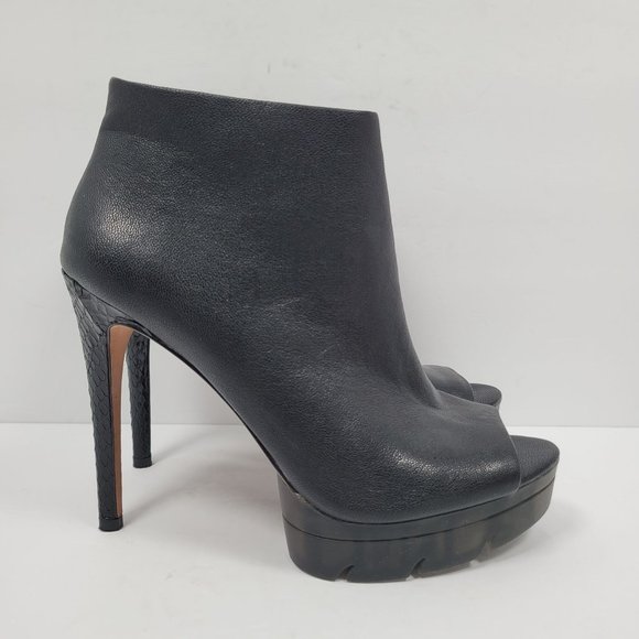 BCBG Maxazria Hasten Women's Black Peep Toe Platform Leather Bootie US Size 8.5M - Picture 1 of 12